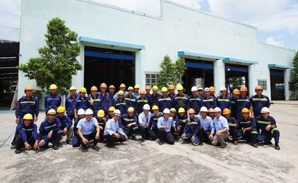 Cán bộ công nhân Công ty cơ khí Công Minh